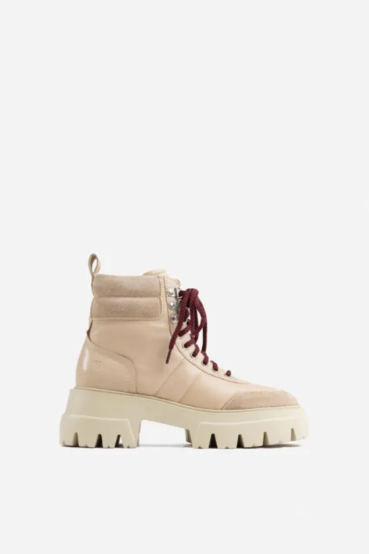 Outdoor Boot O Tizz | camel sold by Bronx