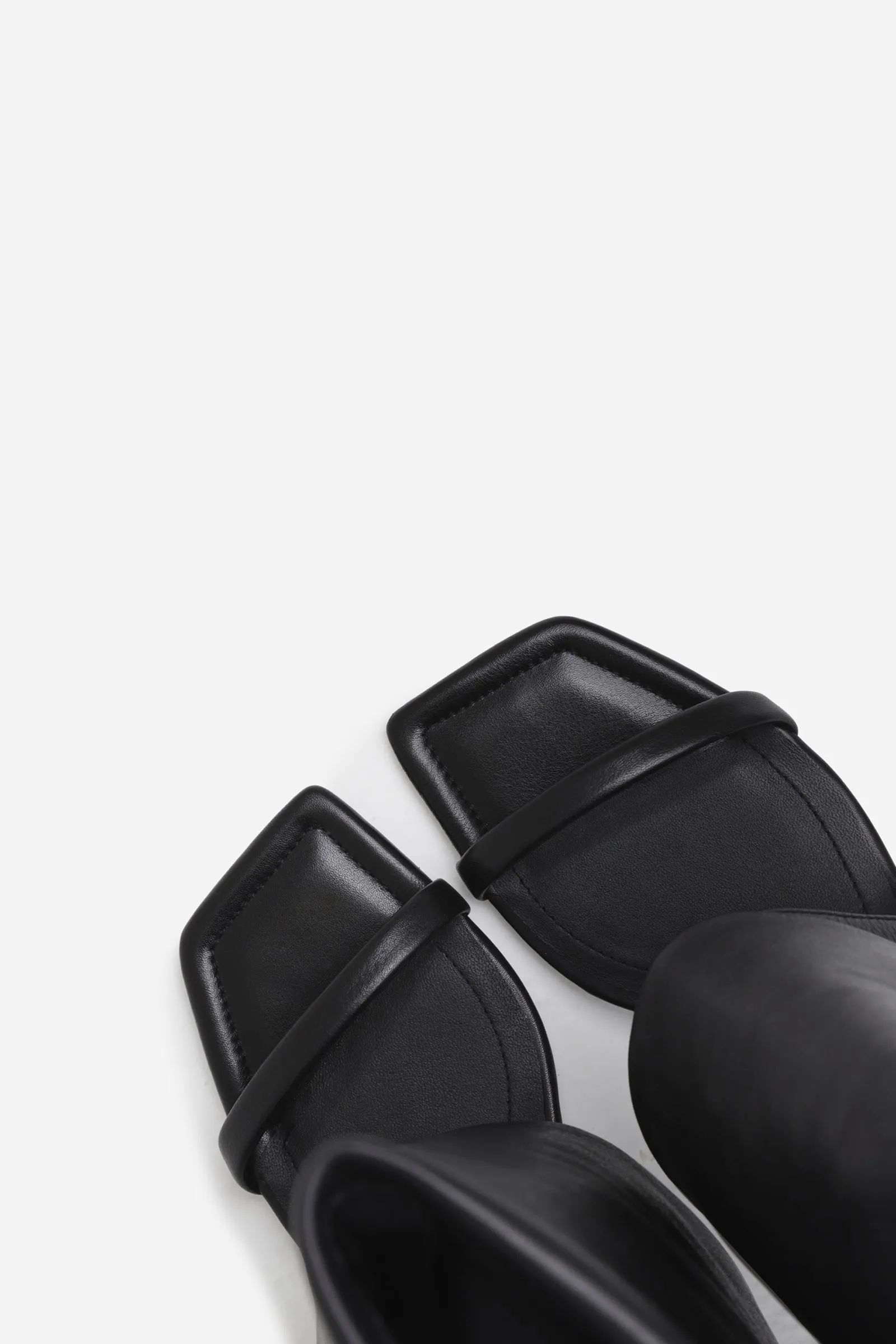 Sandal Ros-ey | black sold by Bronx product image thumbnail 4