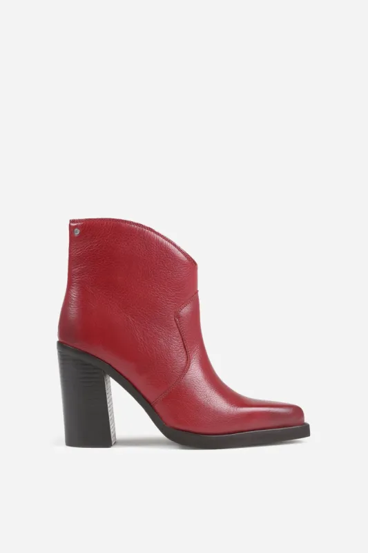 Mya-Mae | deep red sold by Bronx