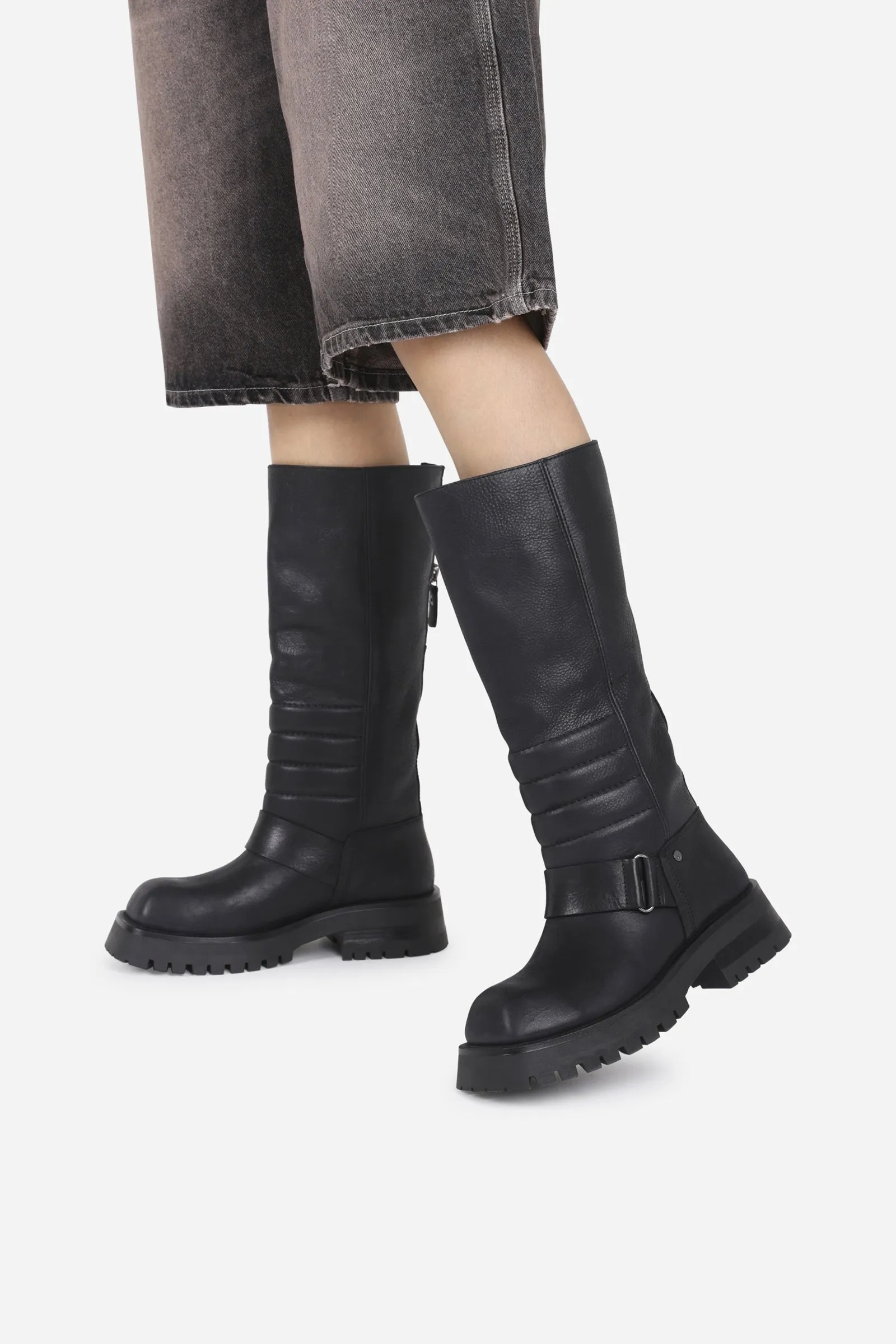 Qui-nn | black sold by Bronx product image thumbnail 2