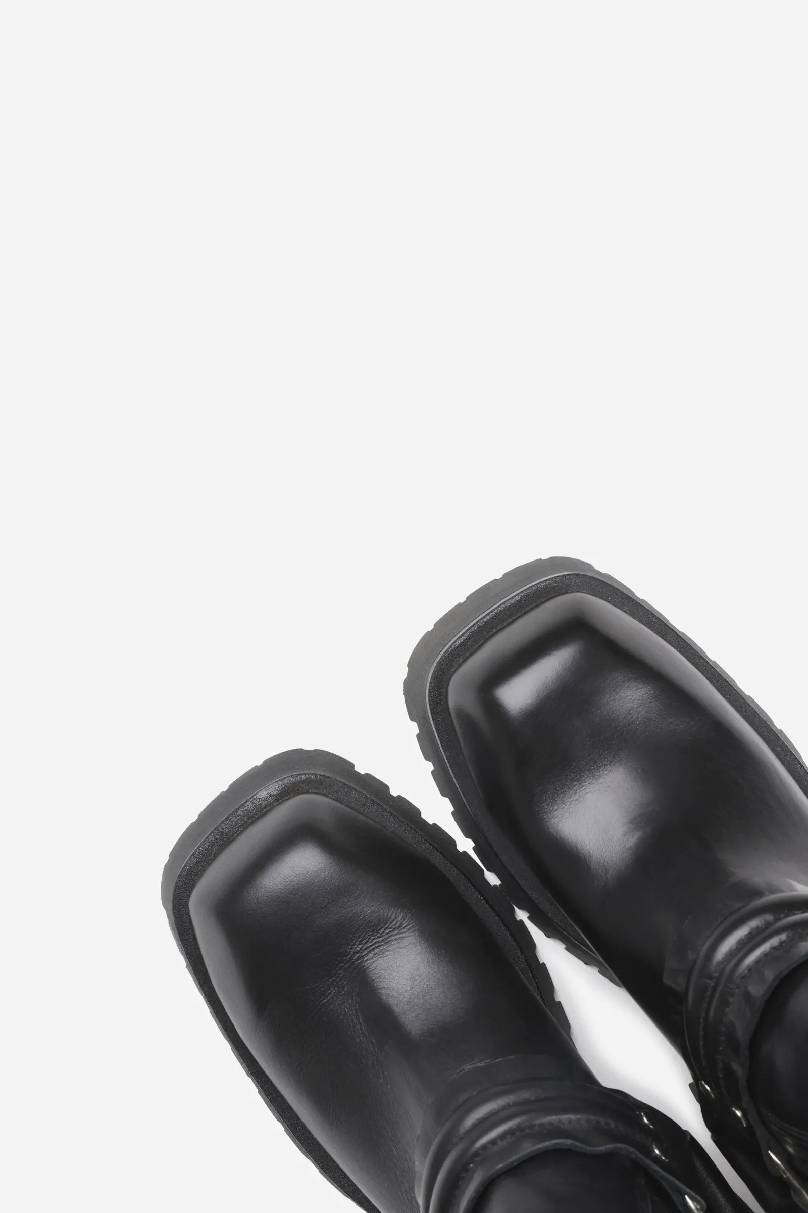 Qui-nn | black sold by Bronx product image thumbnail 4