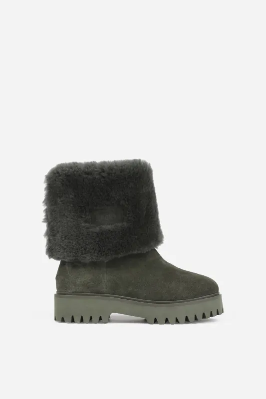 Groov-y | khaki sold by Bronx
