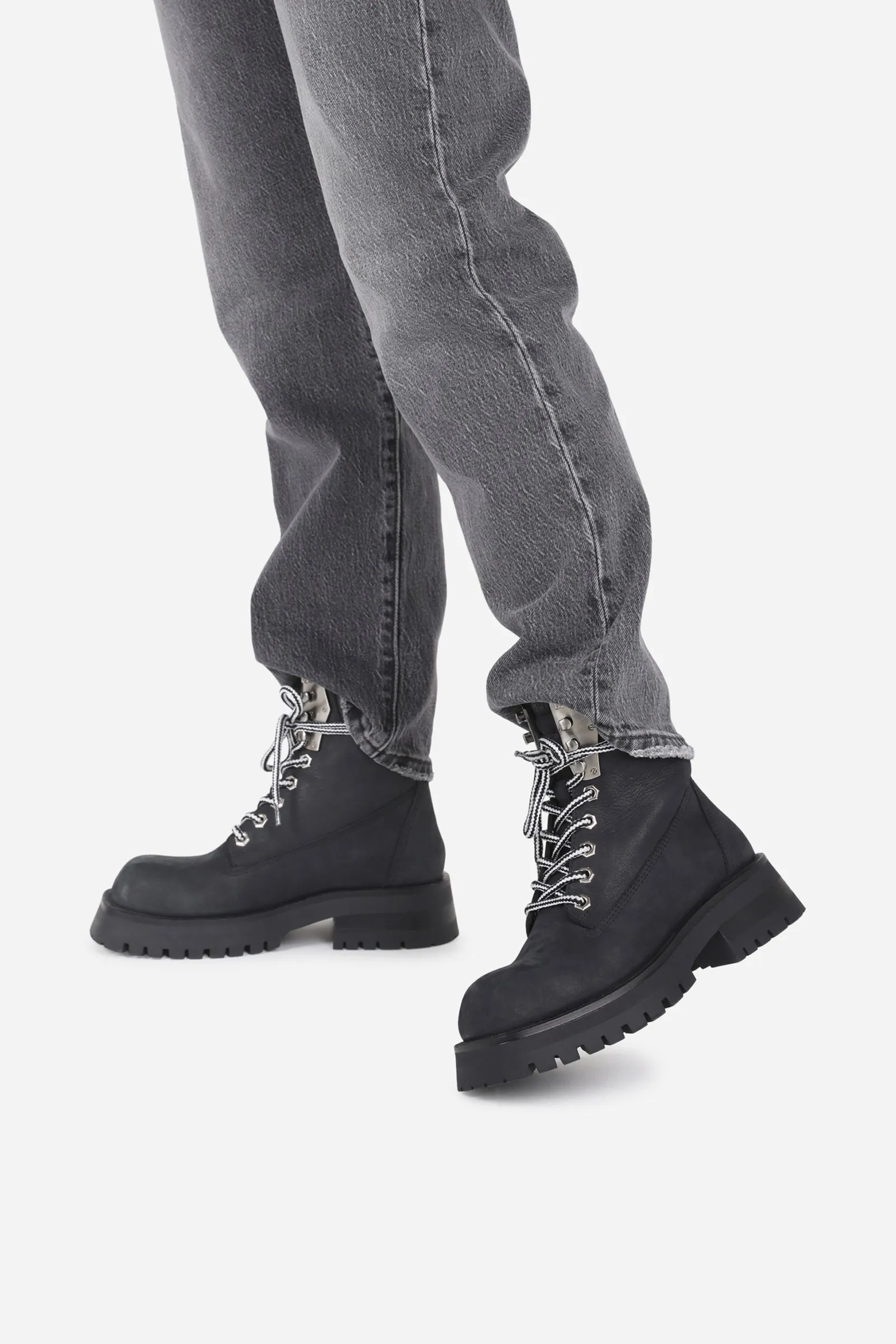 Qui-nn | black sold by Bronx product image thumbnail 2