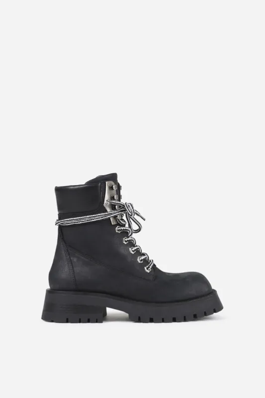 Qui-nn | black sold by Bronx