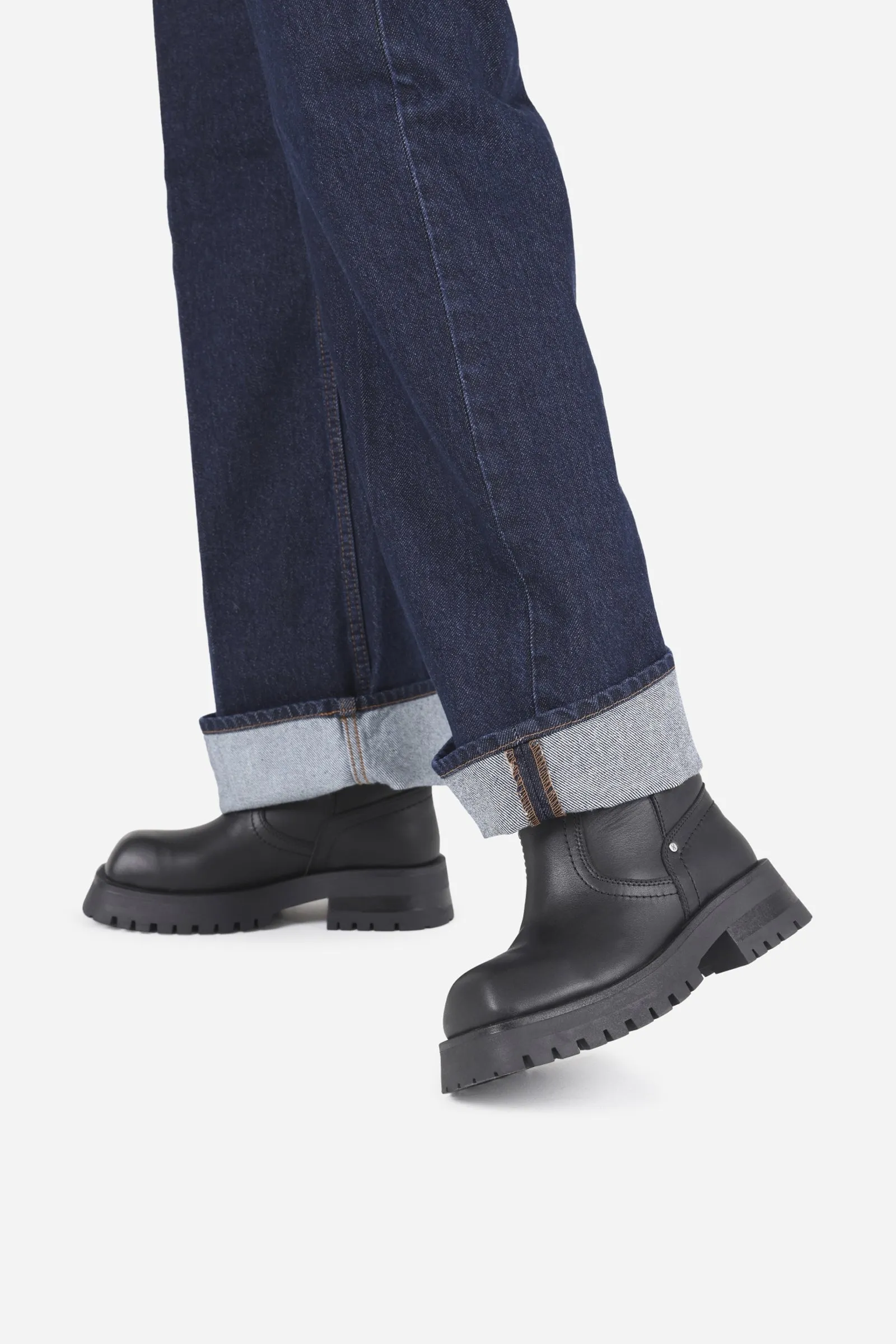 Qui-nn | black sold by Bronx product image thumbnail 2