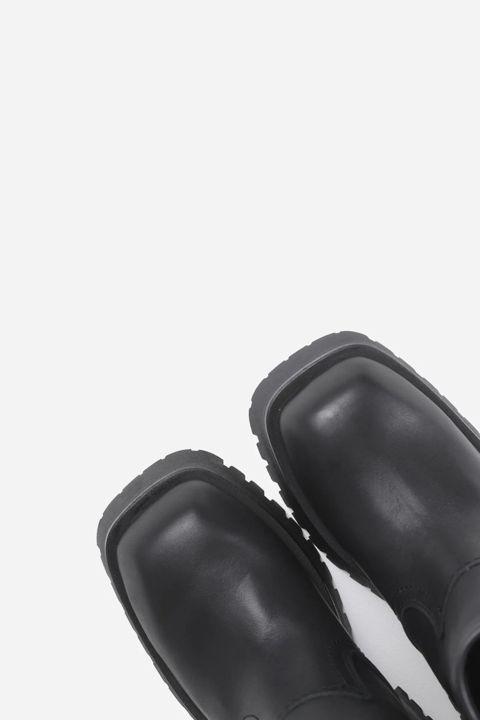 Qui-nn | black sold by Bronx product image thumbnail 4