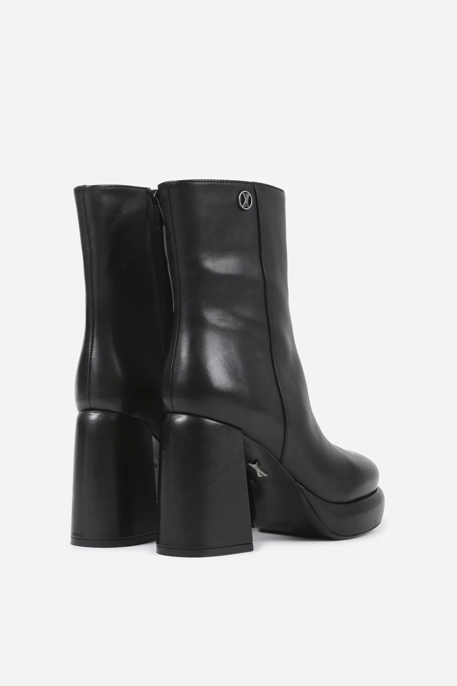 Ginn-y | black sold by Bronx product image thumbnail 5