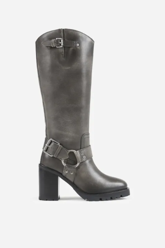 New-Visor | black sold by Bronx