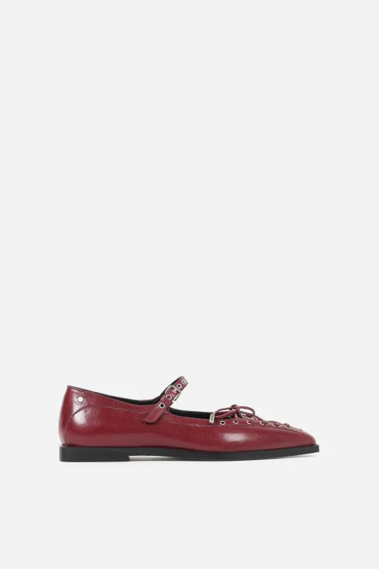 laur-ynn | winter oxblood sold by Bronx