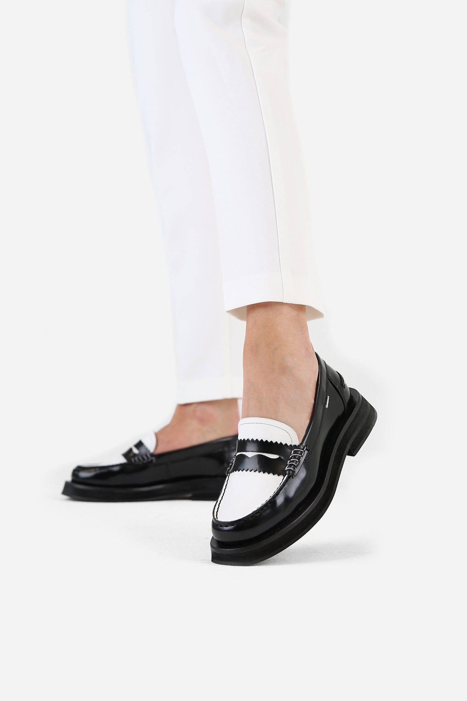 Loafer New-Frizo | black/white sold by Bronx product image thumbnail 2
