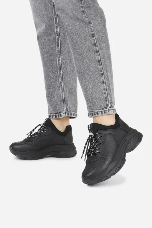 Sneaker Baisley | black sold by Bronx