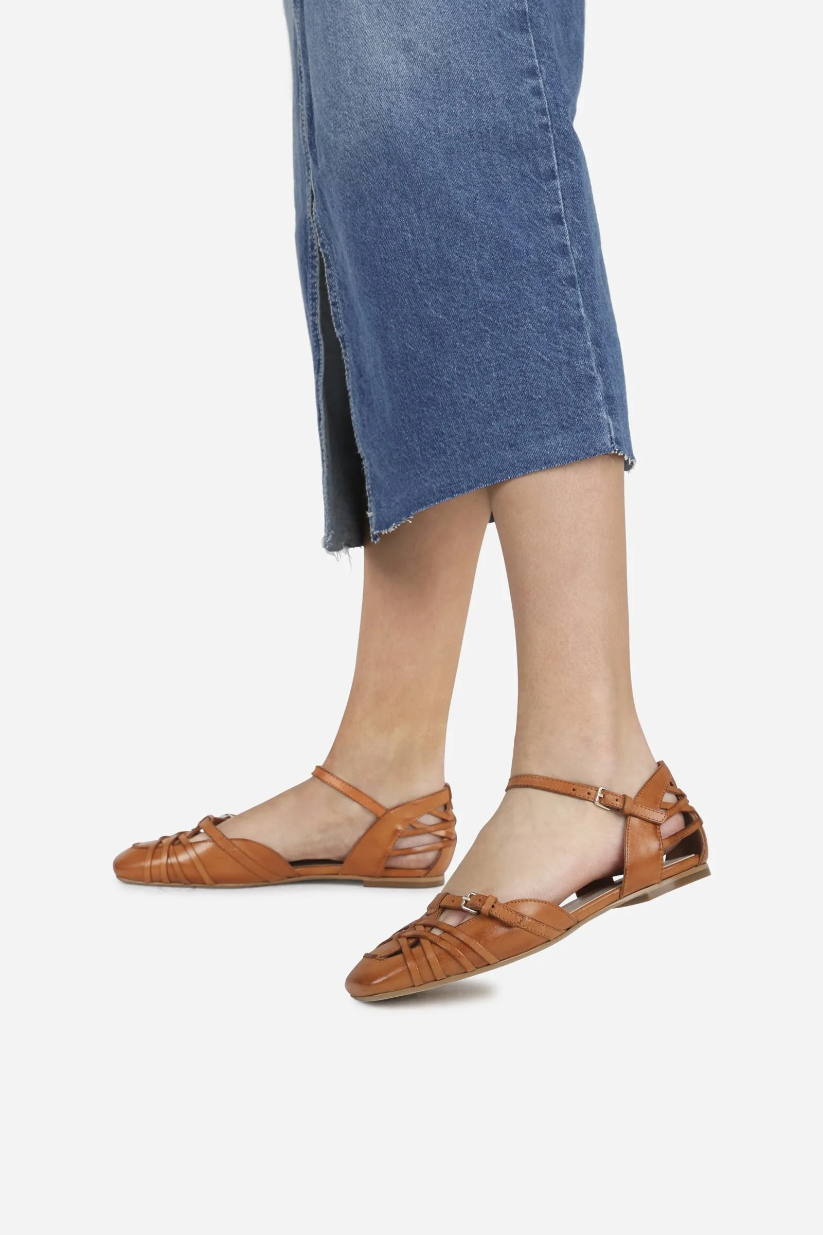 Sandal Lorr-i | tan sold by Bronx product image thumbnail 2