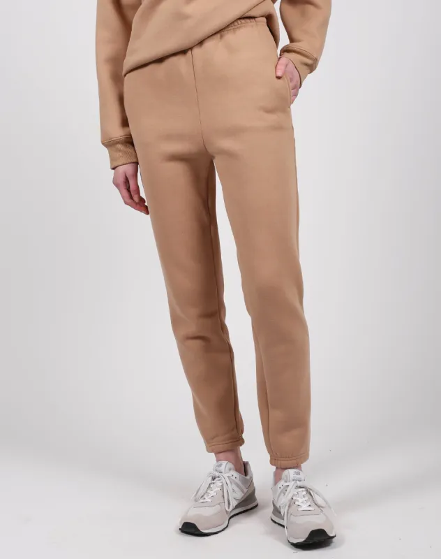 The "BEST FRIEND" Fleece Jogger | Caramel Sundae sold by Brunette The Label