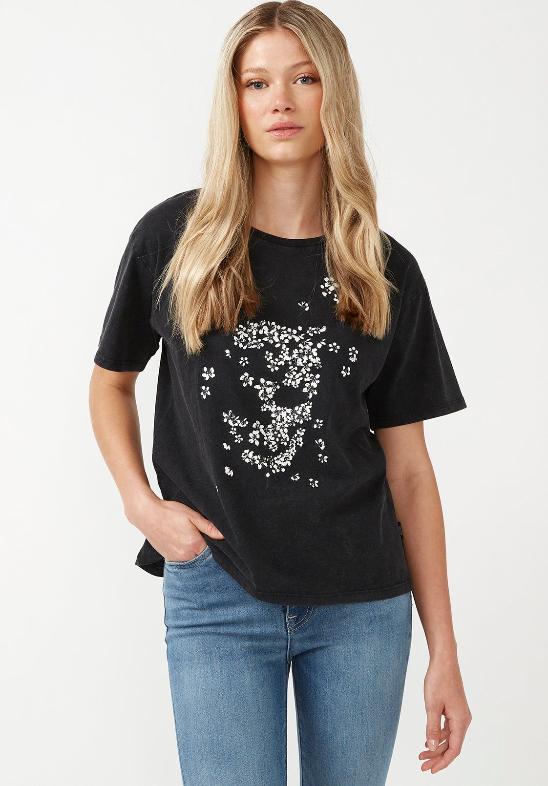 Darcy Women's Boyfriend T-Shirt in Black - KT0042S sold by Buffalo David Bitton product image thumbnail 4