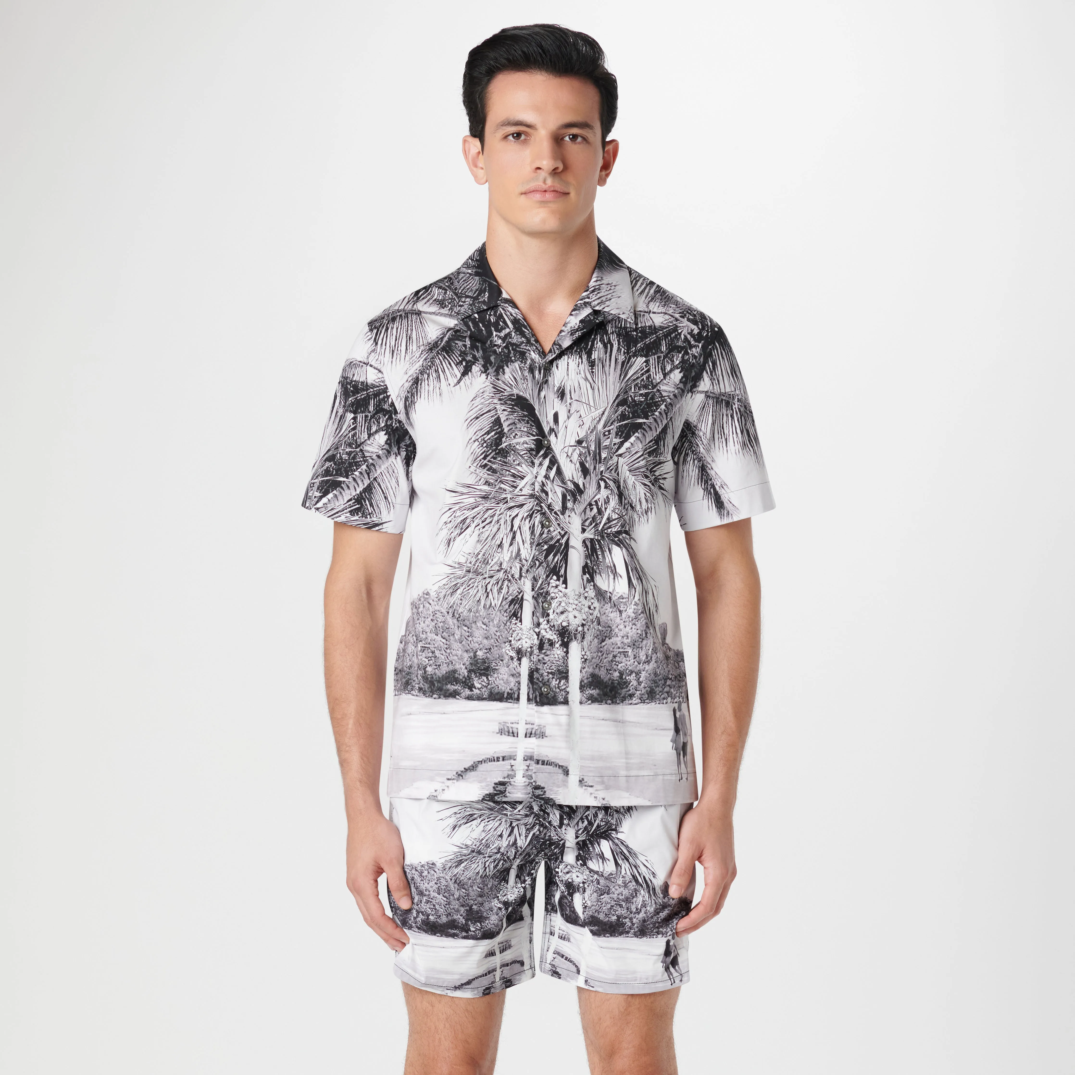 Cosmo Tropical Photoprint Swim Trunks sold by Bugatchi product image thumbnail 2