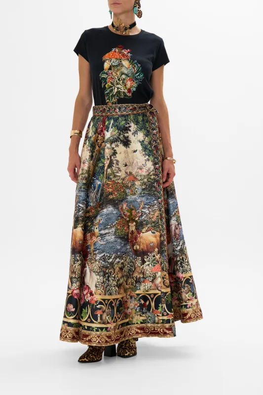 CURVED HEM FITTED TEE - BLACK TAPESTRY TOTEMS sold by Camilla