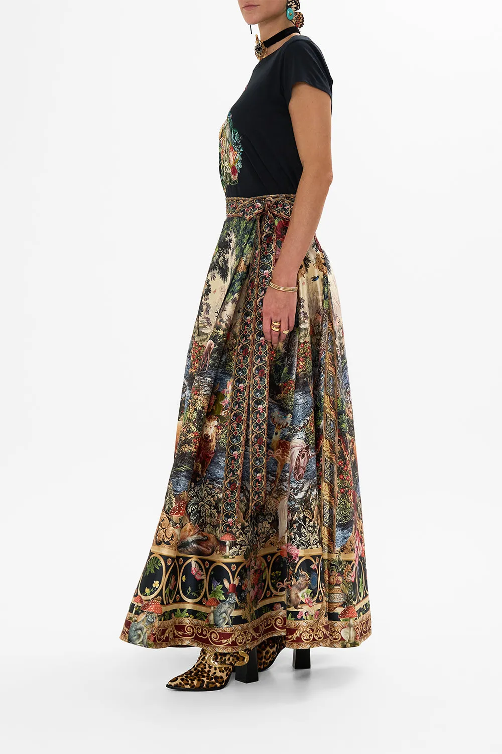 CURVED HEM FITTED TEE - BLACK TAPESTRY TOTEMS sold by Camilla product image thumbnail 4