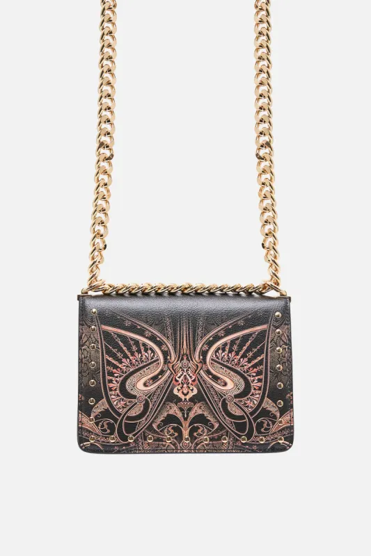 CROSSBODY BOX BAG WITH CHAIN NOUVEAU NOIR made by Camilla