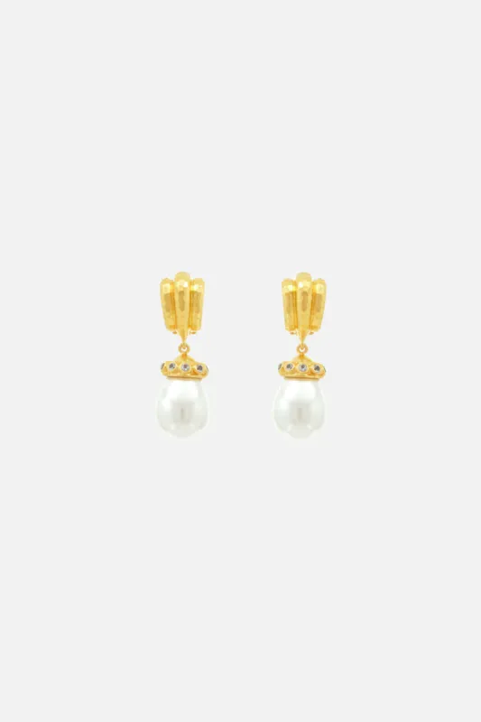 MADONNA PEARL EARRINGS MULTI sold by Camilla