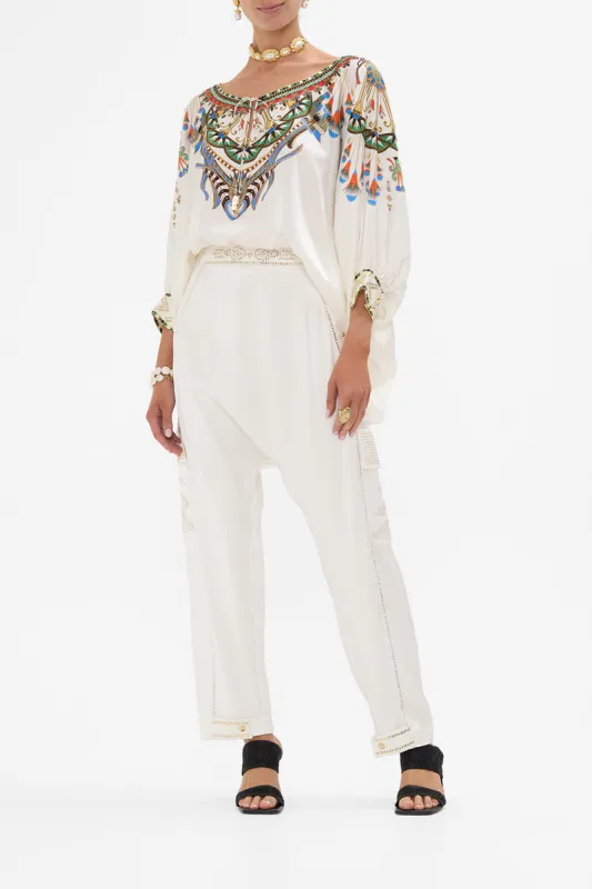 RAGLAN SLEEVE BLOUSE WITH CUFF VALLEY OF THE QUEENS sold by Camilla