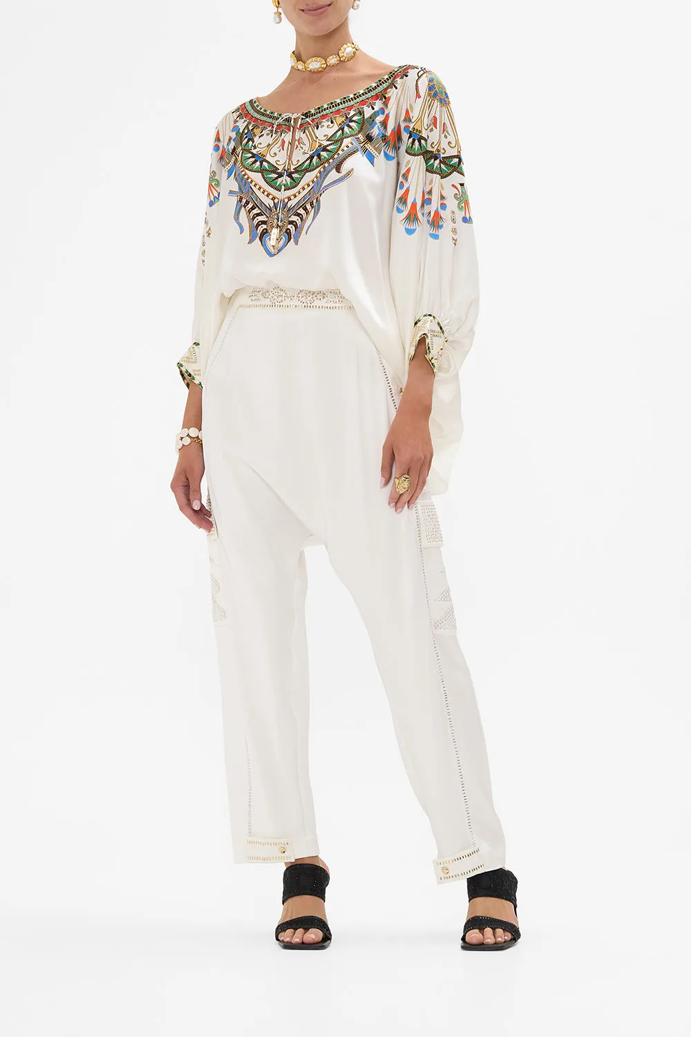 RAGLAN SLEEVE BLOUSE WITH CUFF VALLEY OF THE QUEENS sold by Camilla