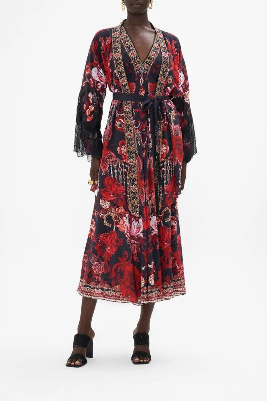 LAYER WITH LACE CONTRAST SLEEVES SISTERHOOD OF THE ROSE sold by Camilla