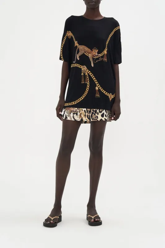 RELAXED FIT DROP SHOULDER TEE ROLE CALL sold by Camilla