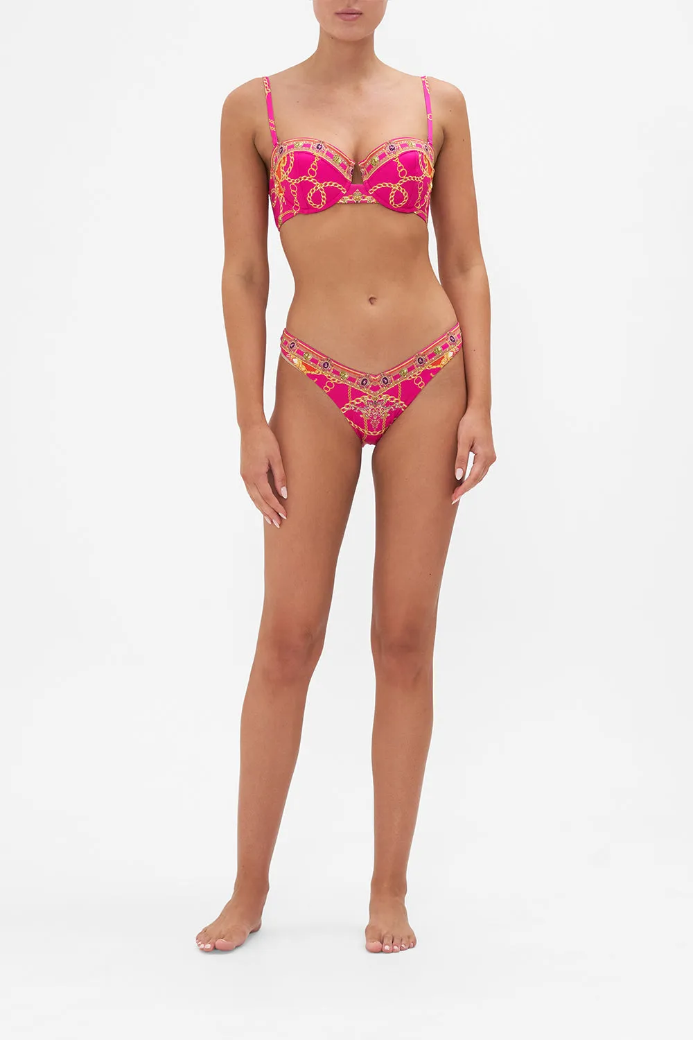 V HIGH LEG PANT WILD AND RUNNING sold by Camilla