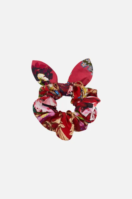 SCRUNCHIE RITES OF ROSES sold by Camilla