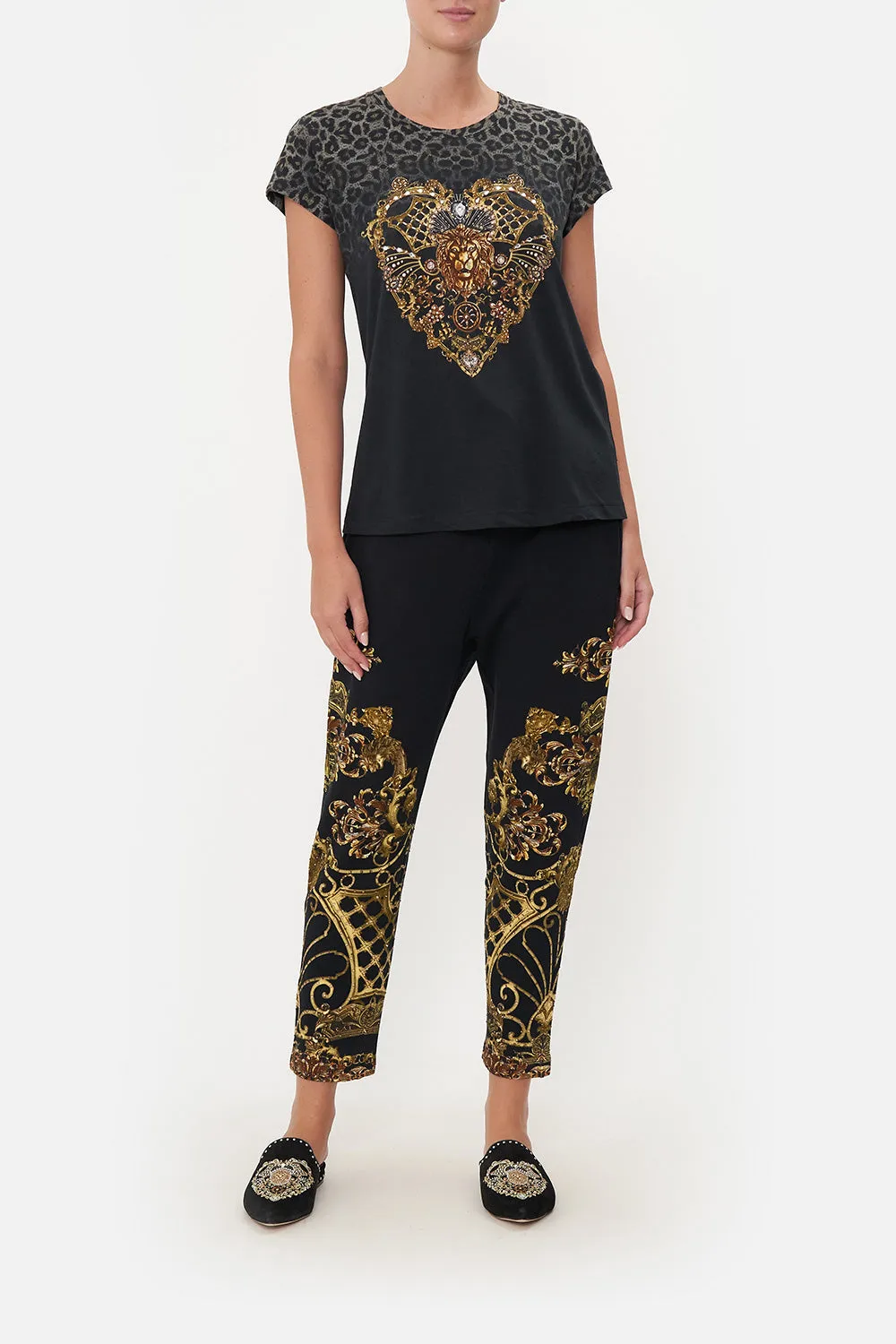 CURVED HEM FITTED TEE SHADOWS OF ARMADA LOUNGE sold by Camilla