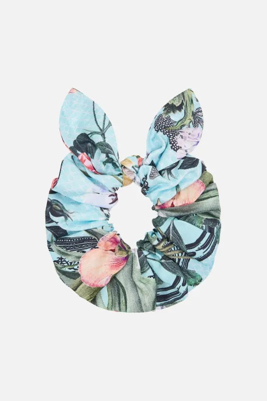 SCRUNCHIE PETAL PROMISE LAND sold by Camilla