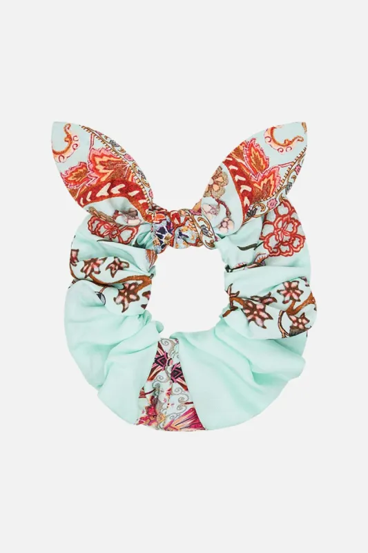SCRUNCHIE WEAVING WORLDS sold by Camilla