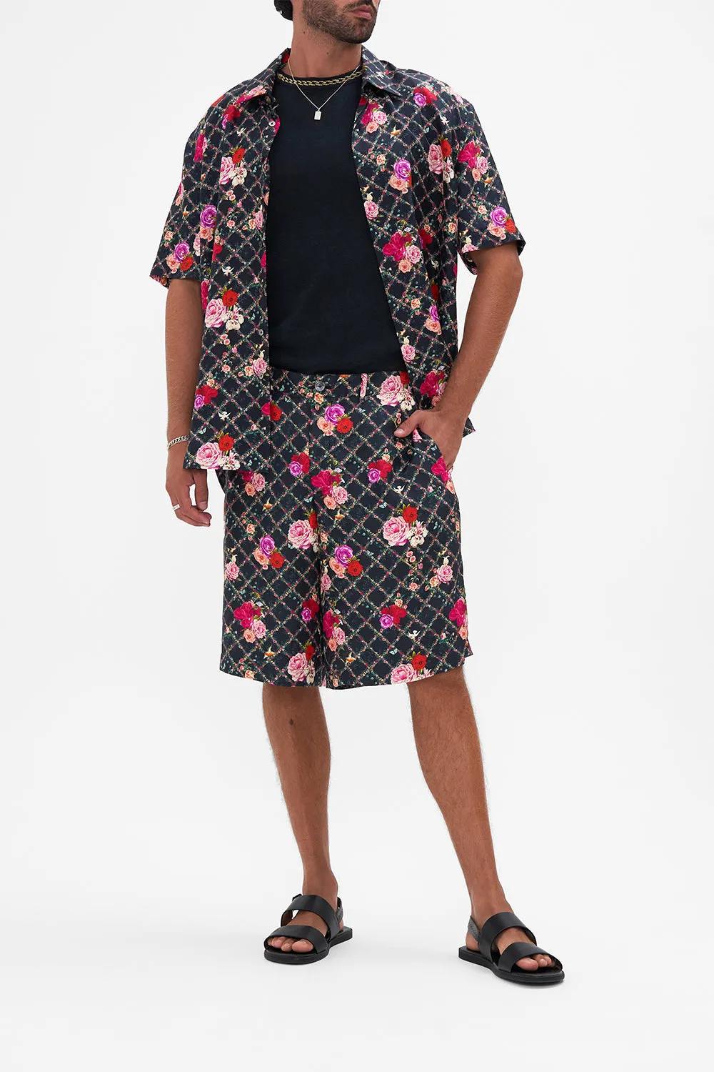 FIXED WAIST MID LENGTH WALK SHORT RESERVATION FOR LOVE sold by Camilla