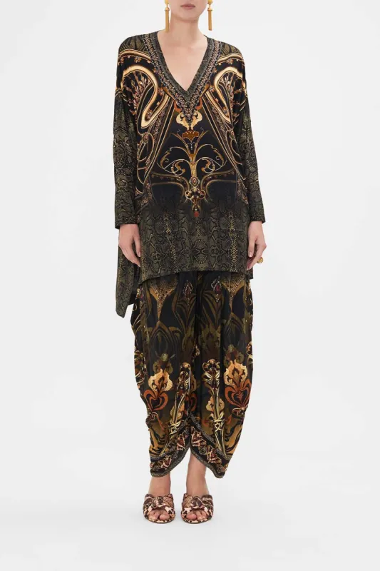 SIDE SPLIT TEE NOUVEAU NOIR sold by Camilla