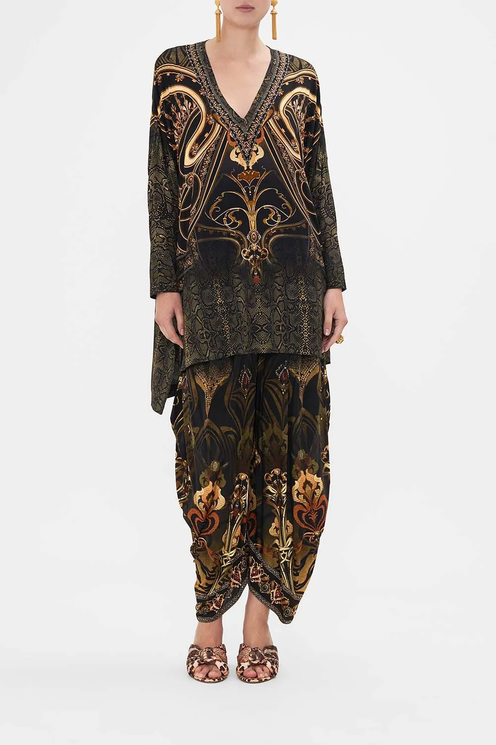 SIDE SPLIT TEE NOUVEAU NOIR sold by Camilla