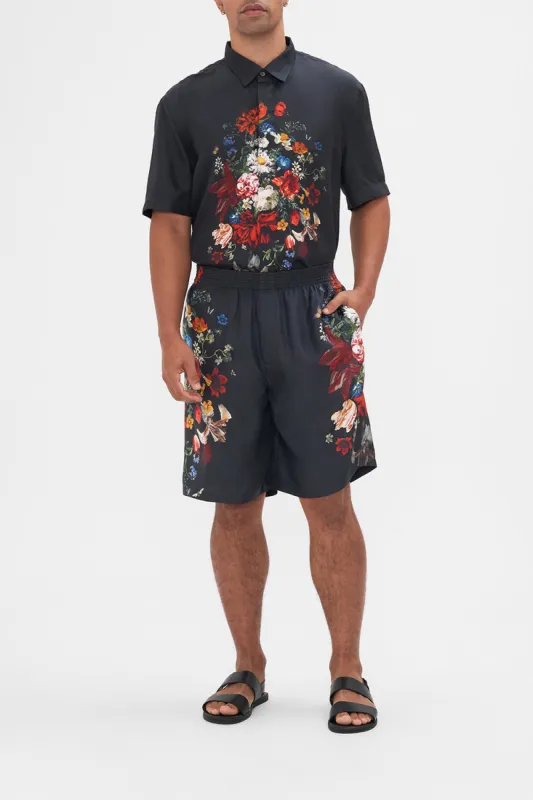BAGGY MID LENGTH WALK SHORT A STILL LIFE sold by Camilla