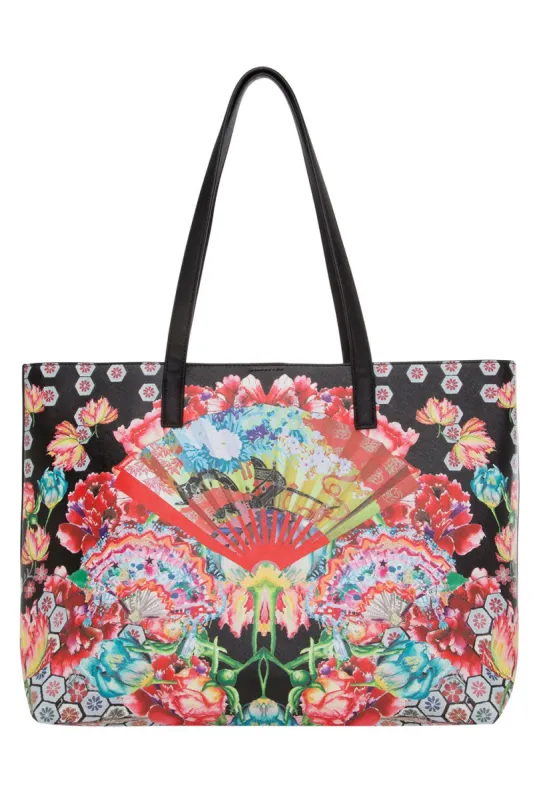 EAST WEST TOTE PAINTED LAND sold by Camilla