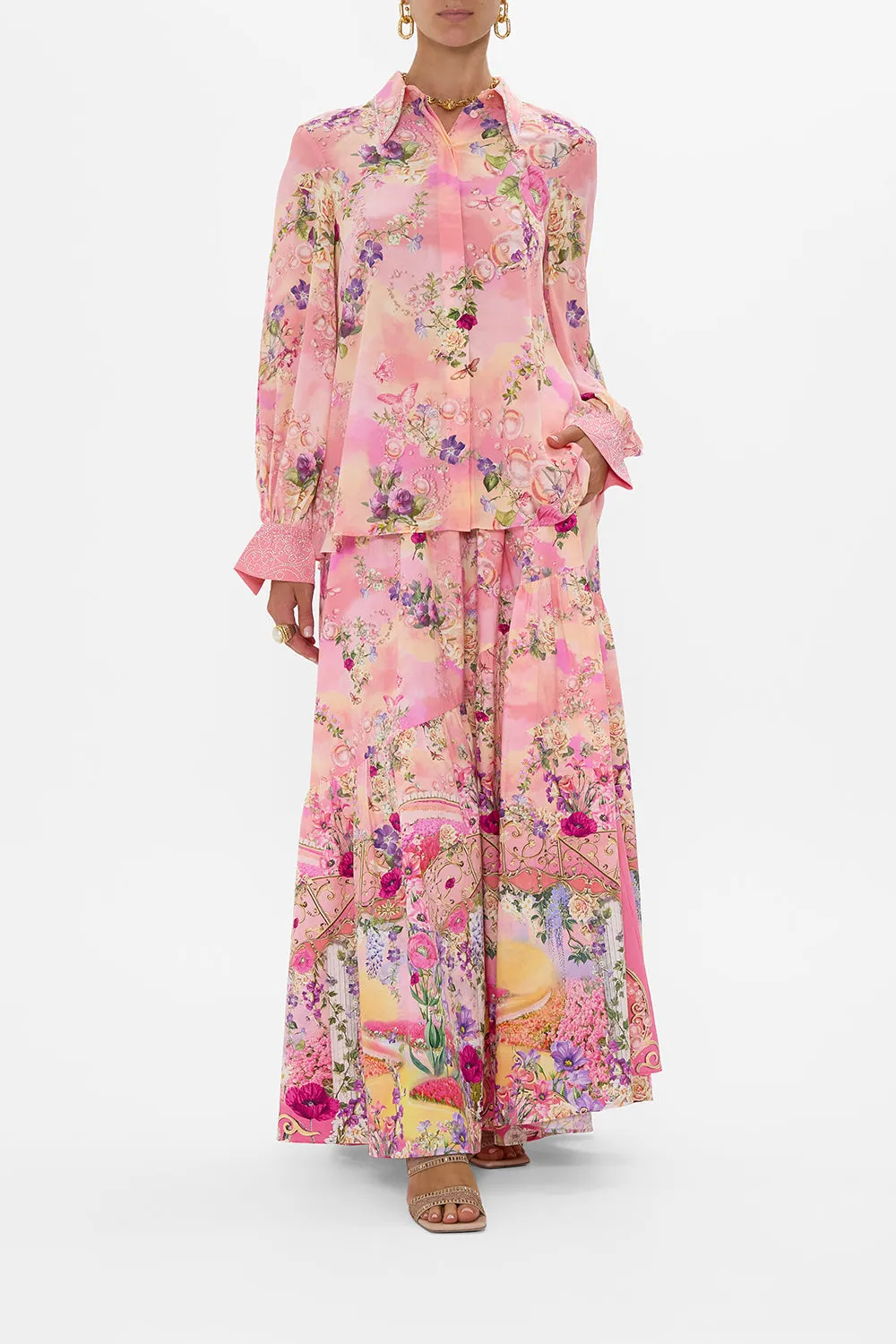 CURVED COLLAR BLOUSE TOTALLY OZMOPOLITAN sold by Camilla