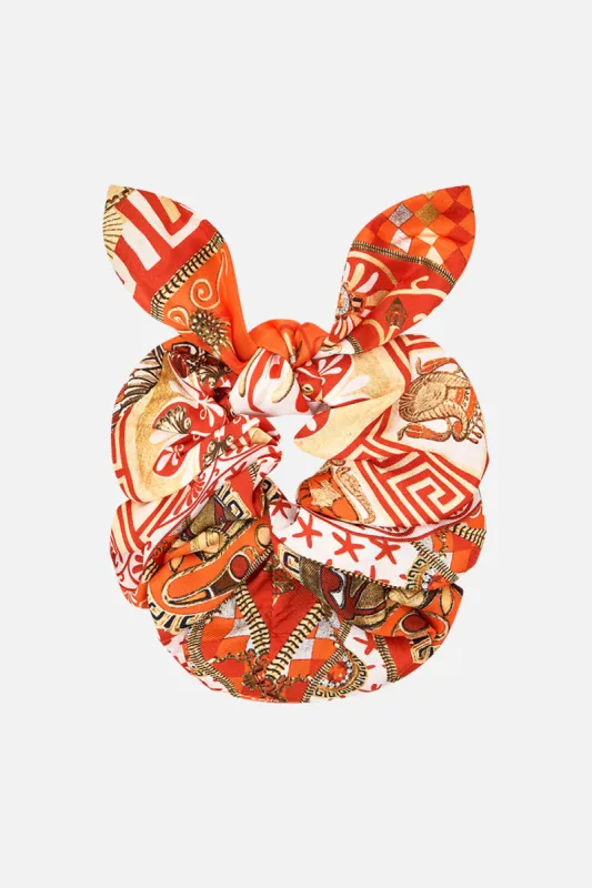 SCRUNCHIE THE OBELISK GATE sold by Camilla