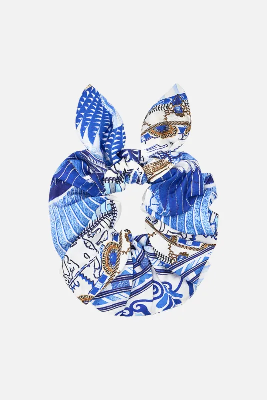 SCRUNCHIE DANCING WITH DAYLIGHT sold by Camilla