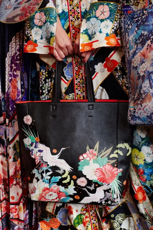 TOTE QUEEN OF KINGS sold by Camilla