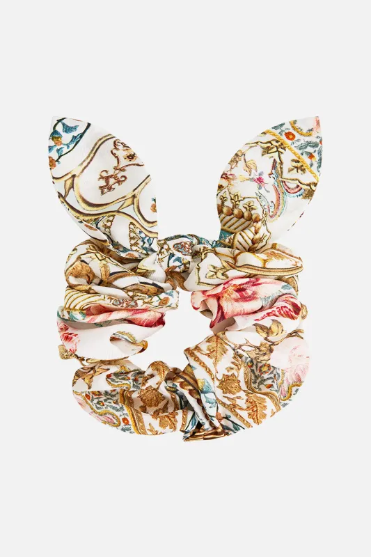 SCRUNCHIE WITH TIE AND CHARM OTTOMAN DYNASTY sold by Camilla