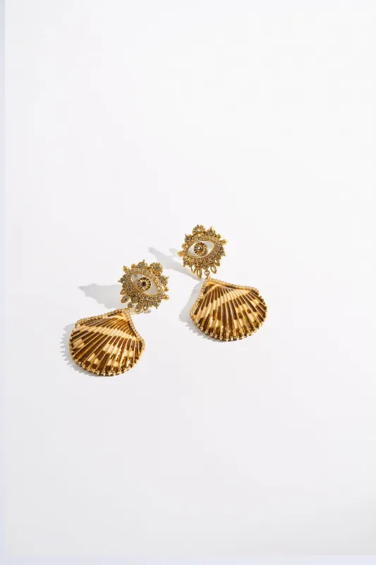 ENCHANTED OCEANIA SHELL EARRINGS GOLD sold by Camilla