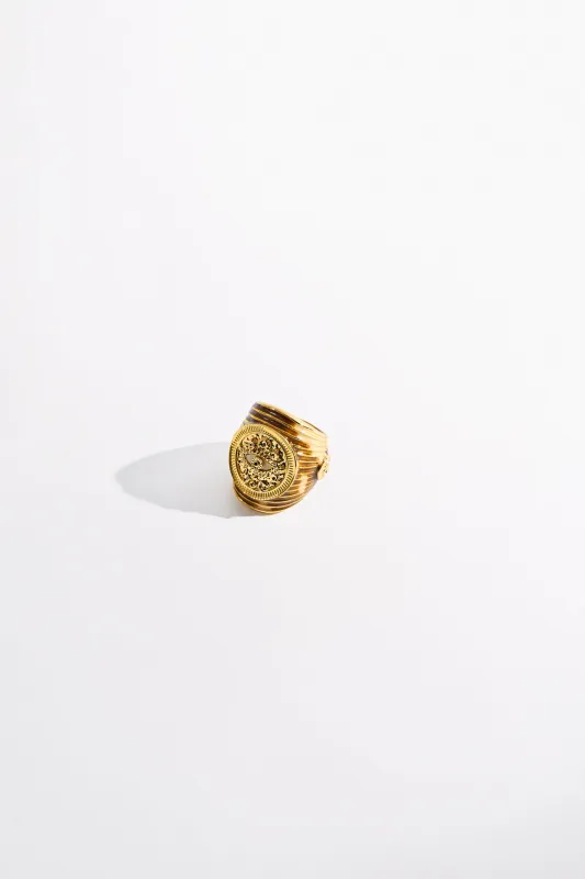 ENCHANTED OCEANIA SHELL RING GOLD sold by Camilla