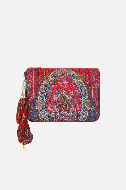 SCARF CLUTCH ARTISANS OF ANATOLIA sold by Camilla