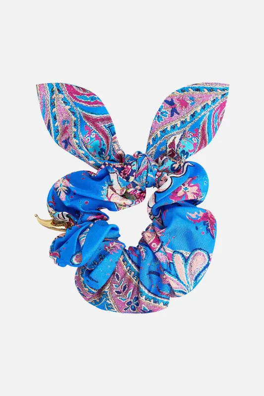 SCRUNCHIE WITH TIE AND CHARM FOOTSTEPS IN FOLKLORE sold by Camilla