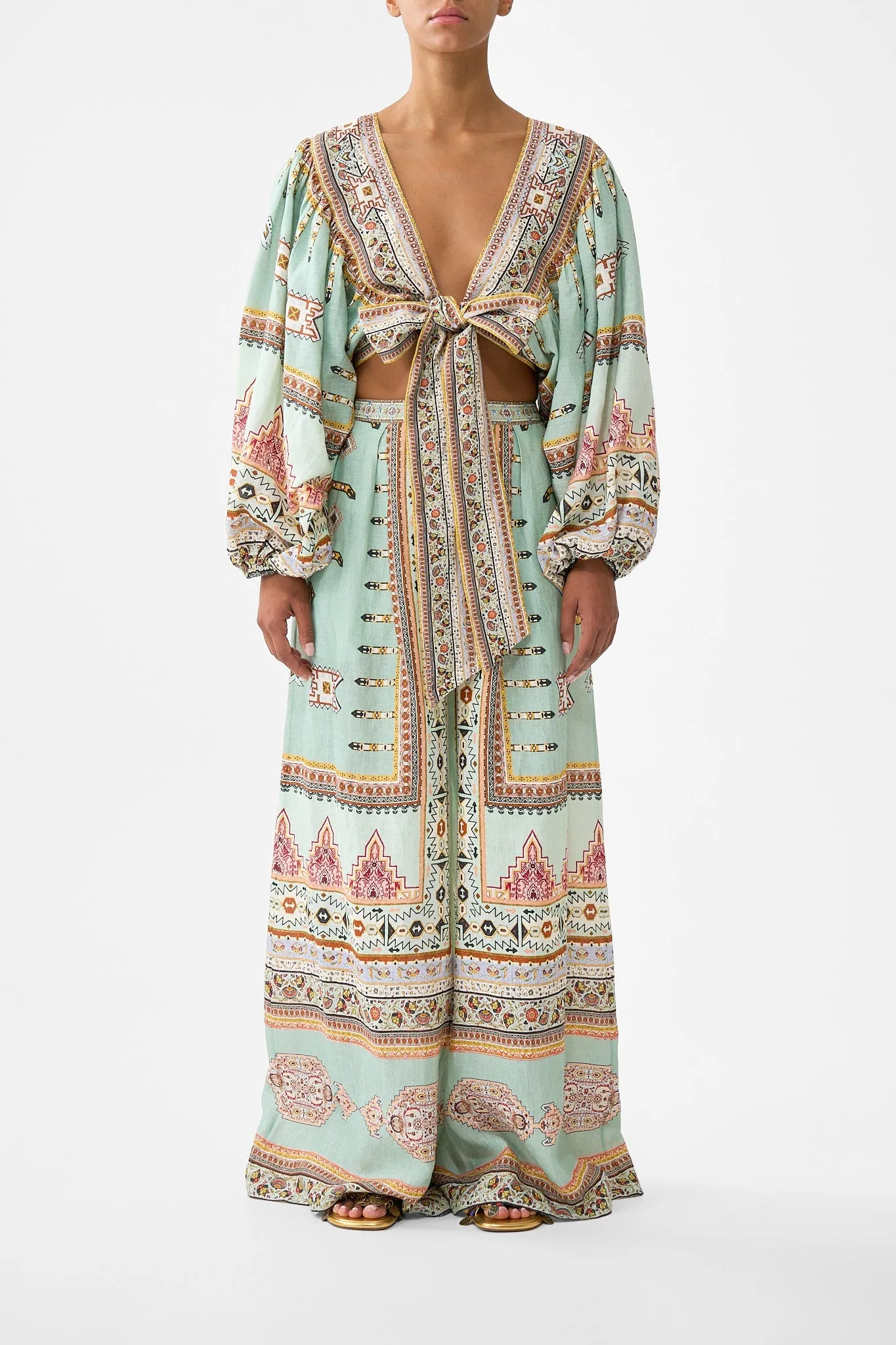 TUCK FRONT PANT LEGEND HAS IT sold by Camilla