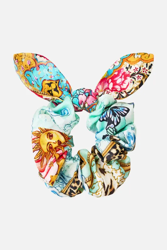 SCRUNCHIE WITH TIE MINIATURE MOMENTS sold by Camilla