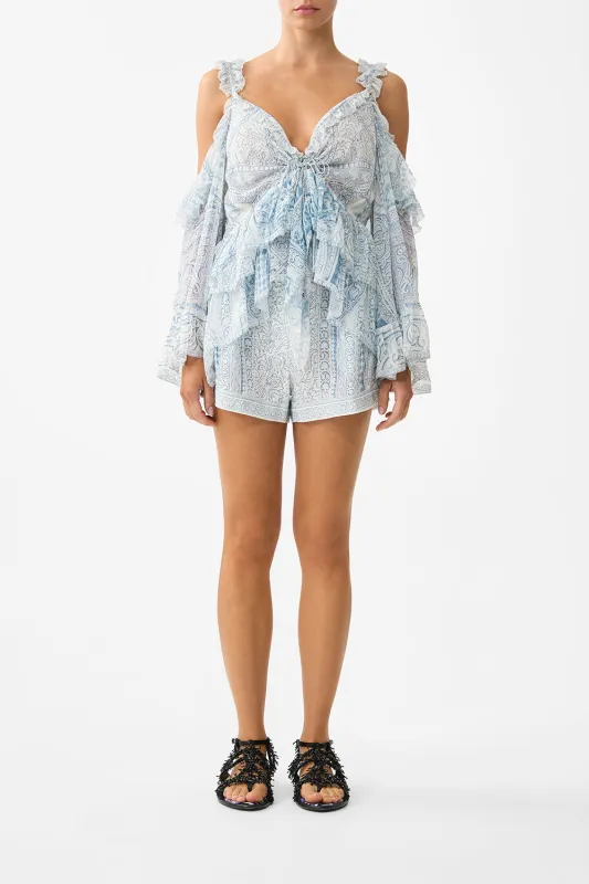 TUCK FRONT SHORT THE HUM OF THE ALHAMBRA made by Camilla