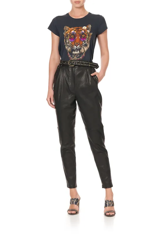 CURVED HEM FITTED TEE DRIFTING DREAMER made by Camilla